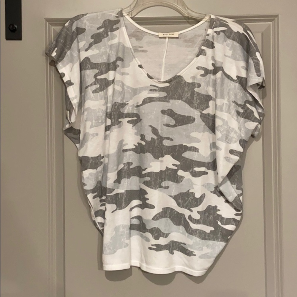 Dolman short sleeve camo top size S